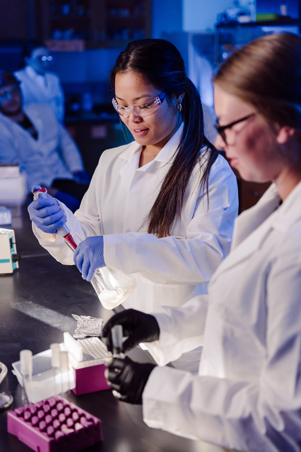 doane students working in a chemistry lab