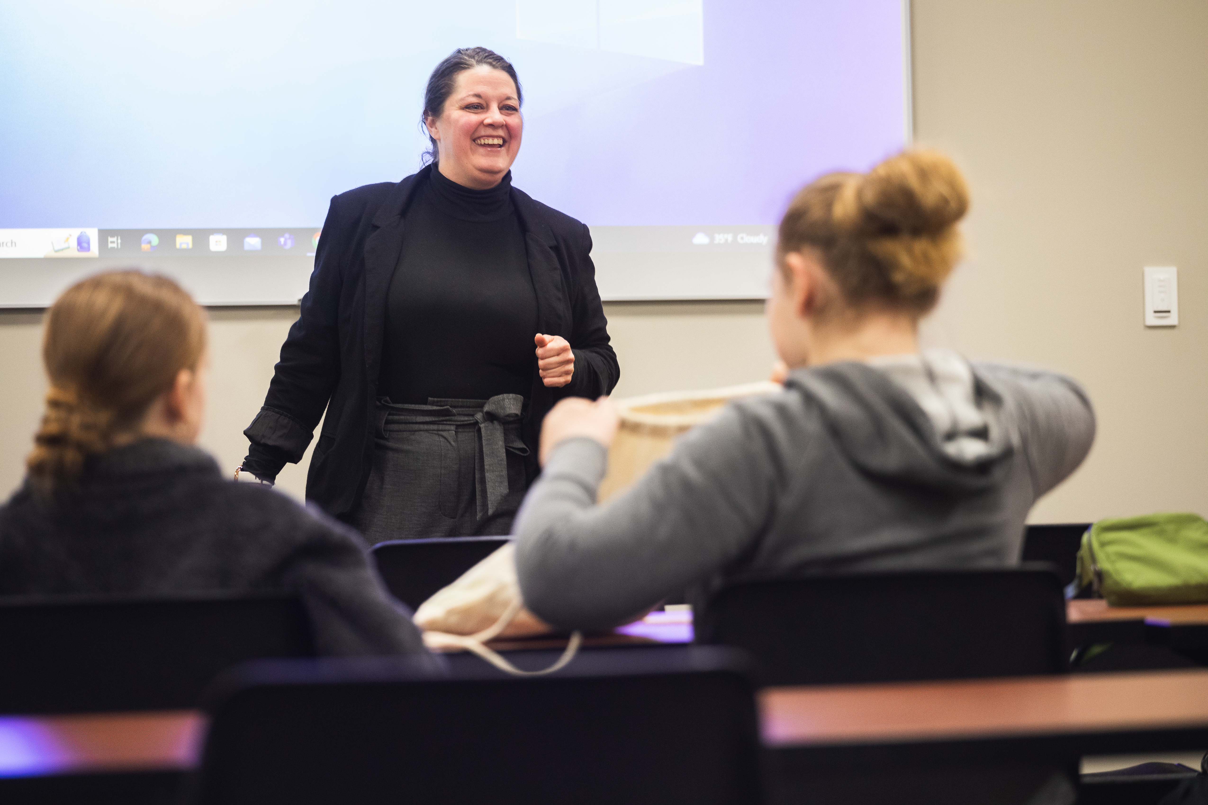 Shandi Walnofer leads a session at Inspire Girls