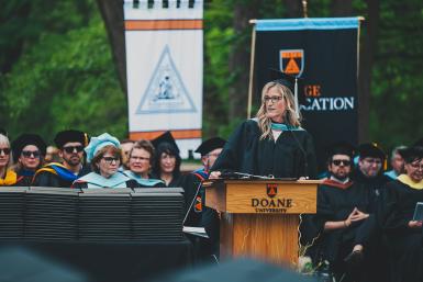 Lisa Slaughter Fye ’97, ’01E, ’10E gives the commencement ceremony speech in Cassel on May 13, 2023